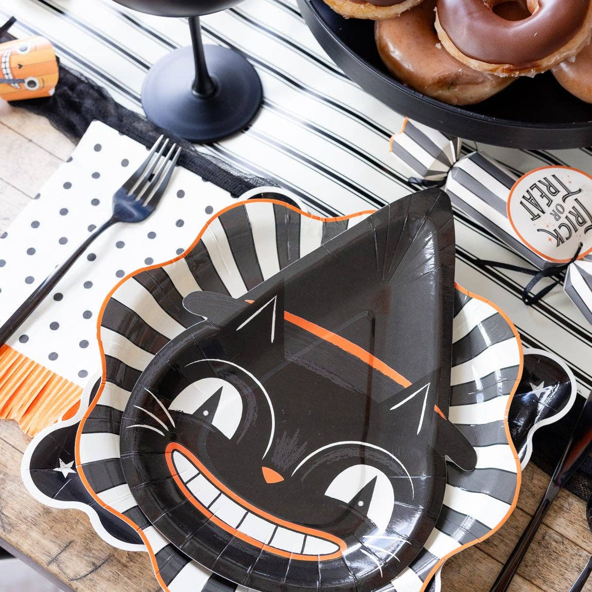 Vintage Halloween Character Paper Plate Set (9pk)