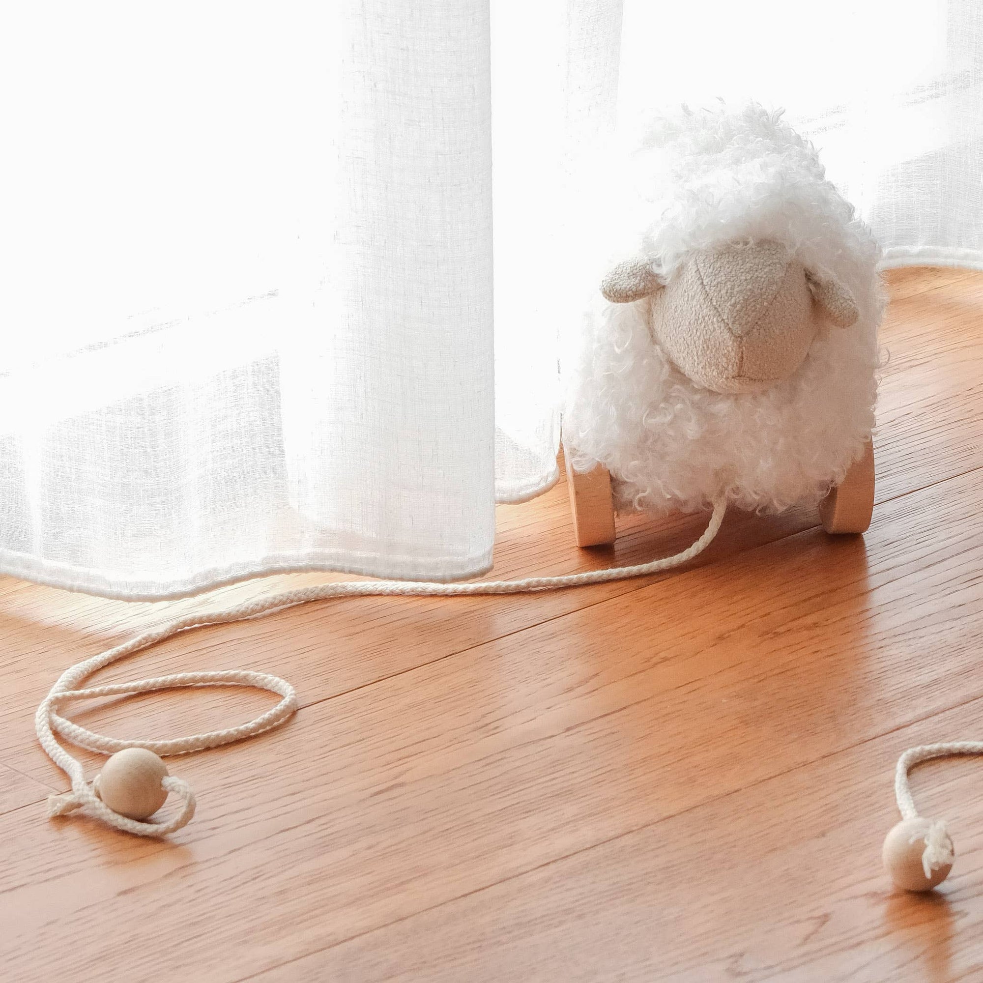 BELLA pull-along sheep