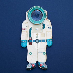 astronaut with lense for head