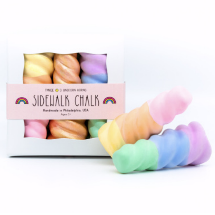 two unicor horn chalks outside of box with three unicorn chalks