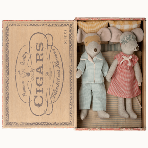 Mum and Dad Mice in Cigarbox