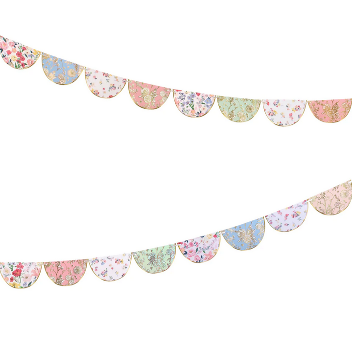 English Garden Scallop Garland