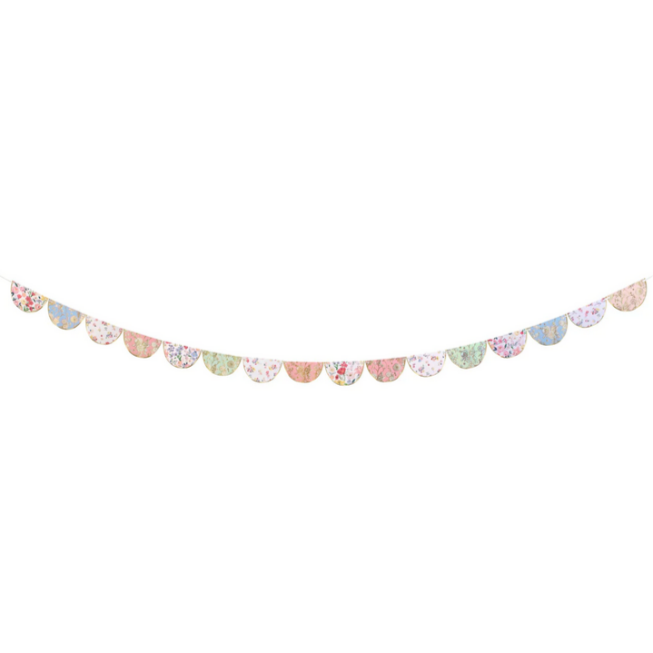 English Garden Scallop Garland