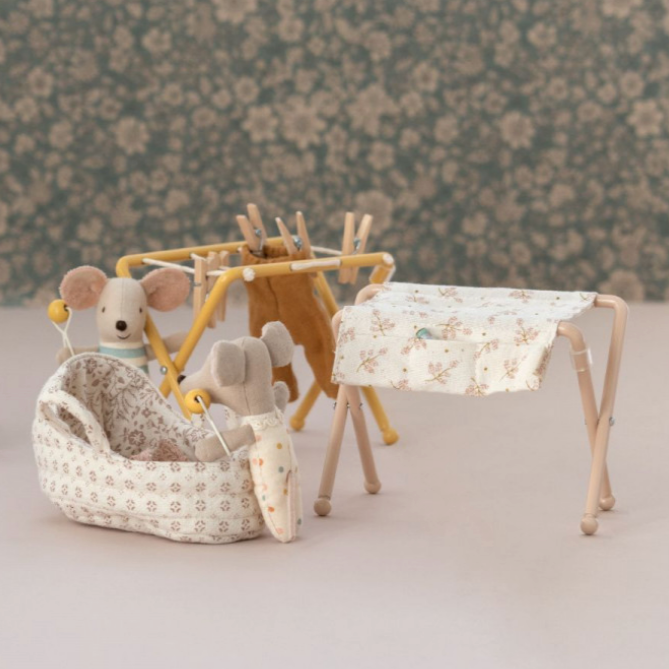 Nursery Table for baby mouse - rose