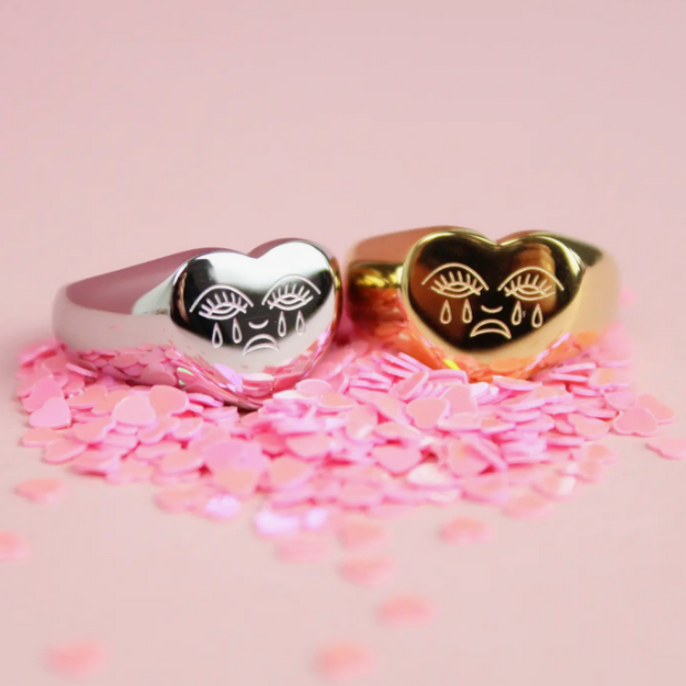Crying Heart Signet Ring Gold